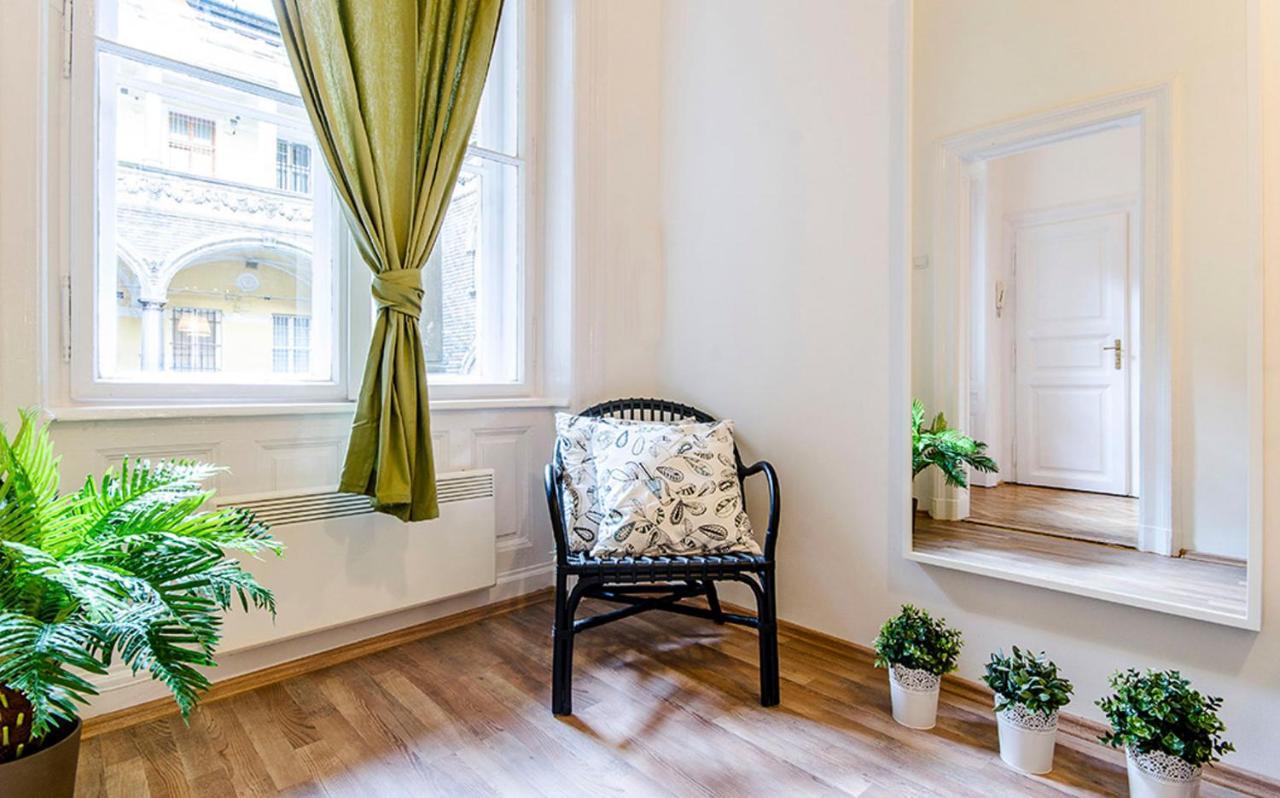 Cozy 2 Bedroom Apartment In Terez Boulevard. Будапешт Екстер'єр фото